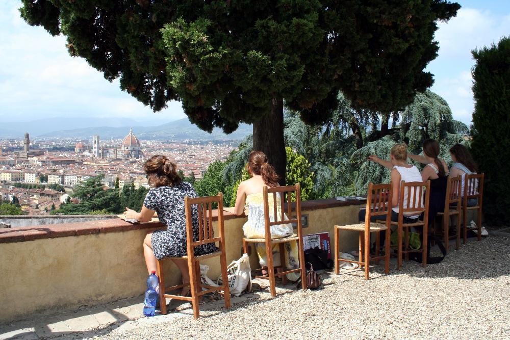 art students drawing in Florence, Italy