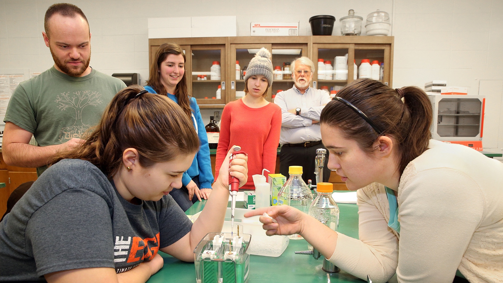 Undergrad biology students doing hands-on research in an Ohio-based BGSU biology lab, one of 40 in the Life Sciences Building.