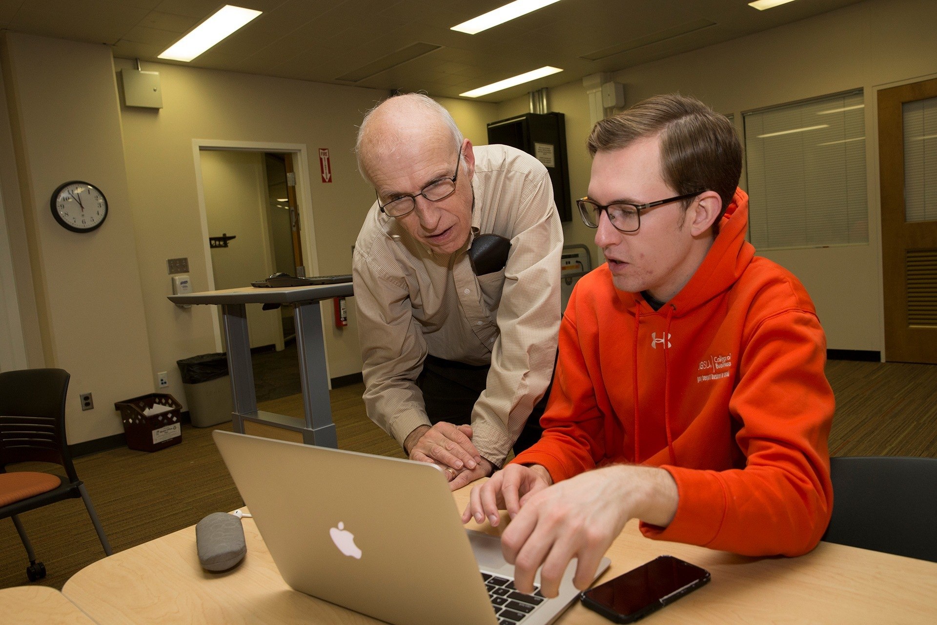 Data-science-professor-with-student-at-computer