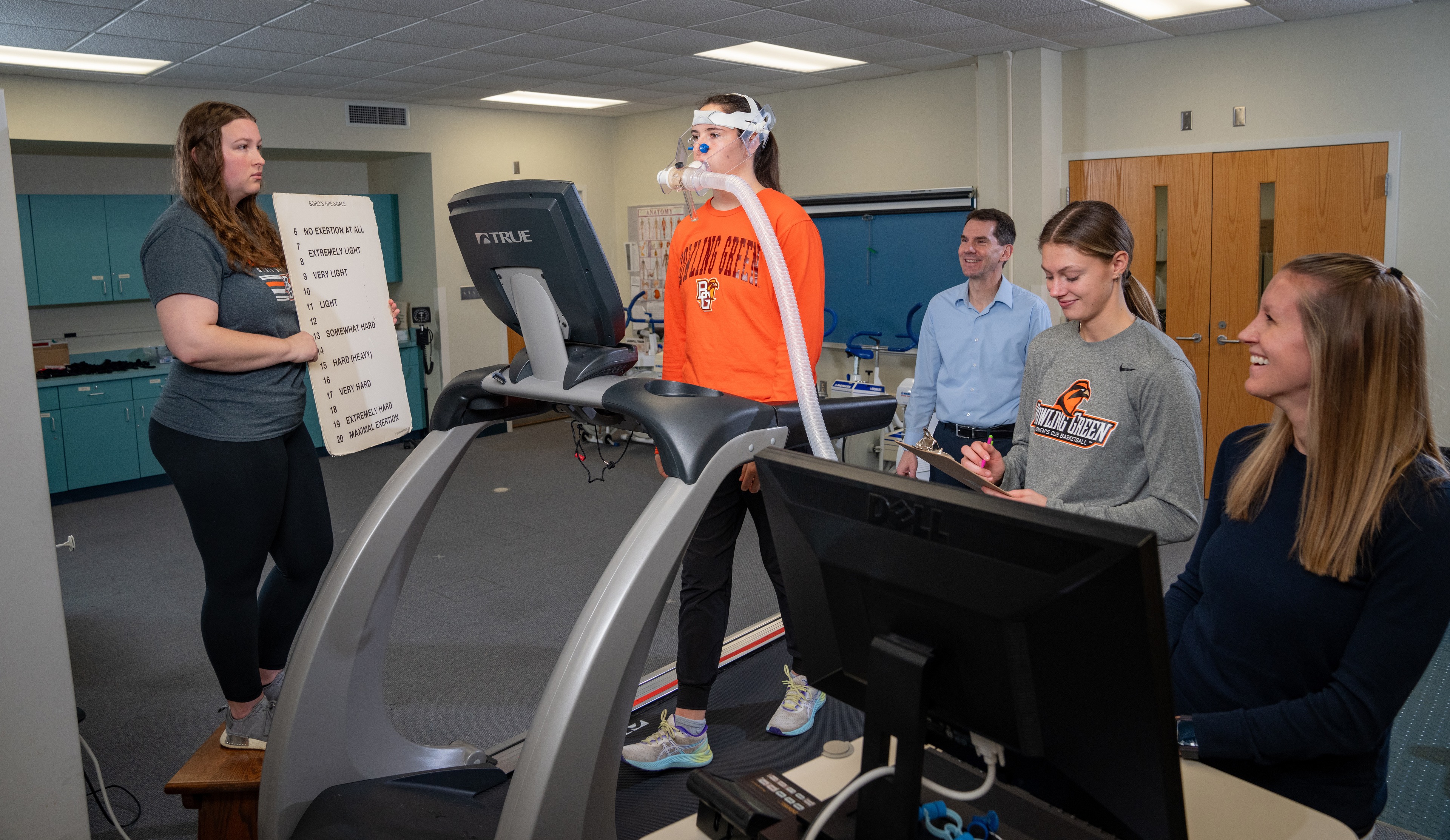 Students in the BGSU master’s in kinesiology program gather around a student running on a treadmill and measure his volume of oxygen consumption in the exercise physiology lab on our Ohio campus.