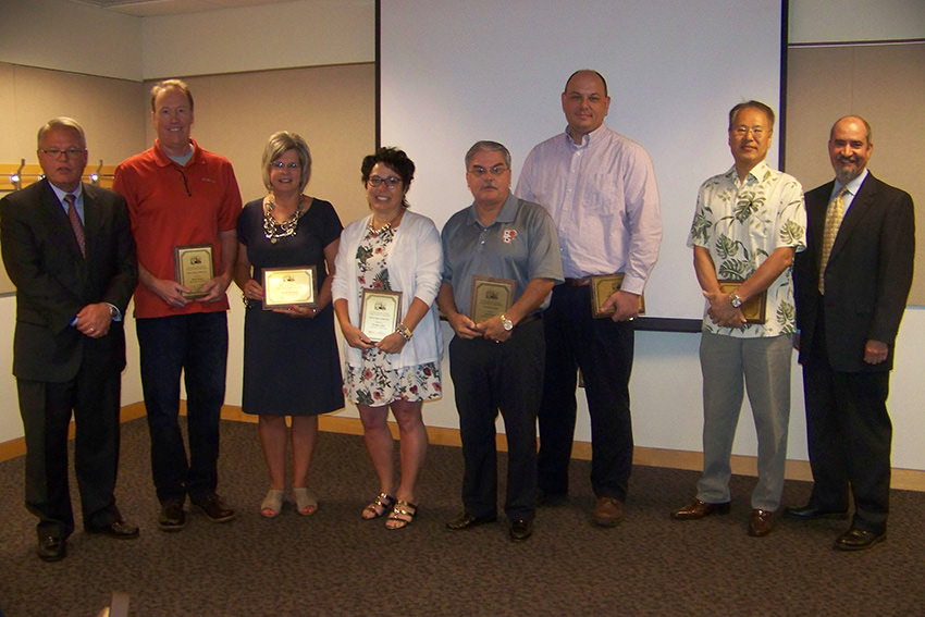 College presents faculty, staff awards