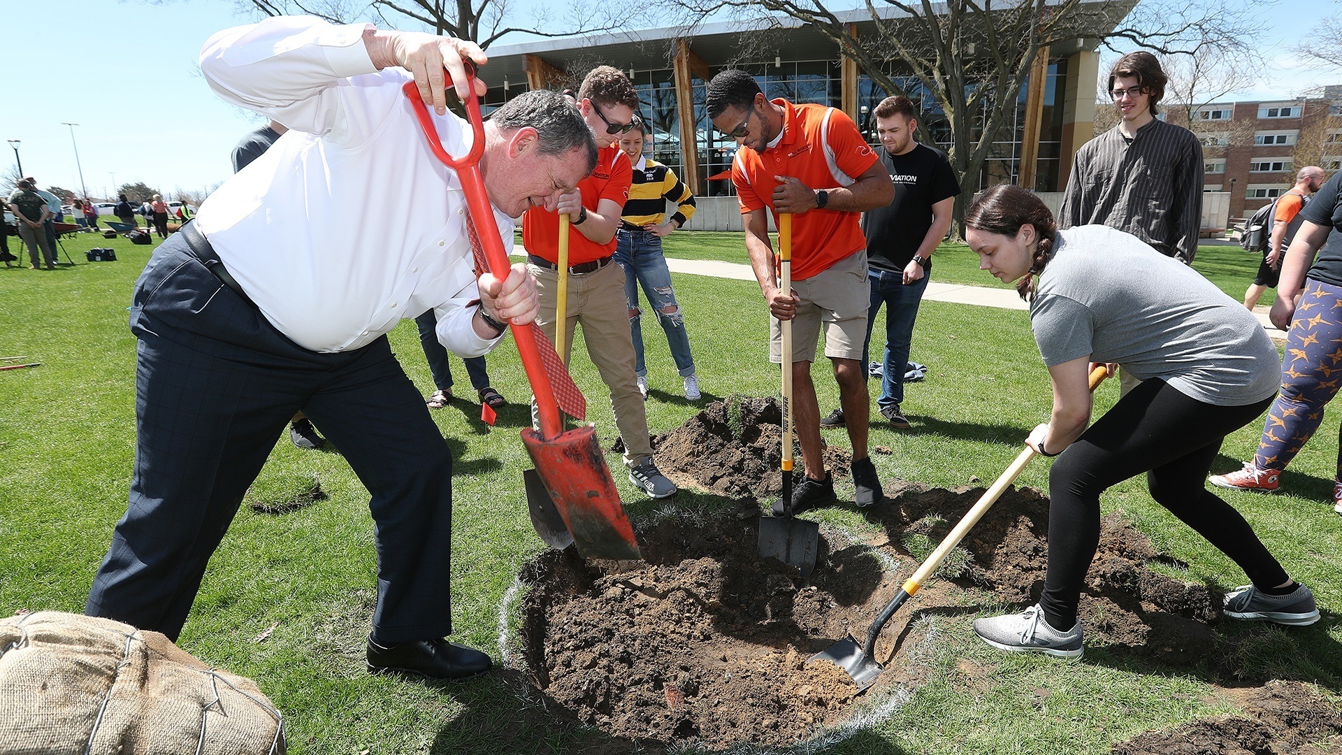 president-rogers-digging-a-hole-with-students