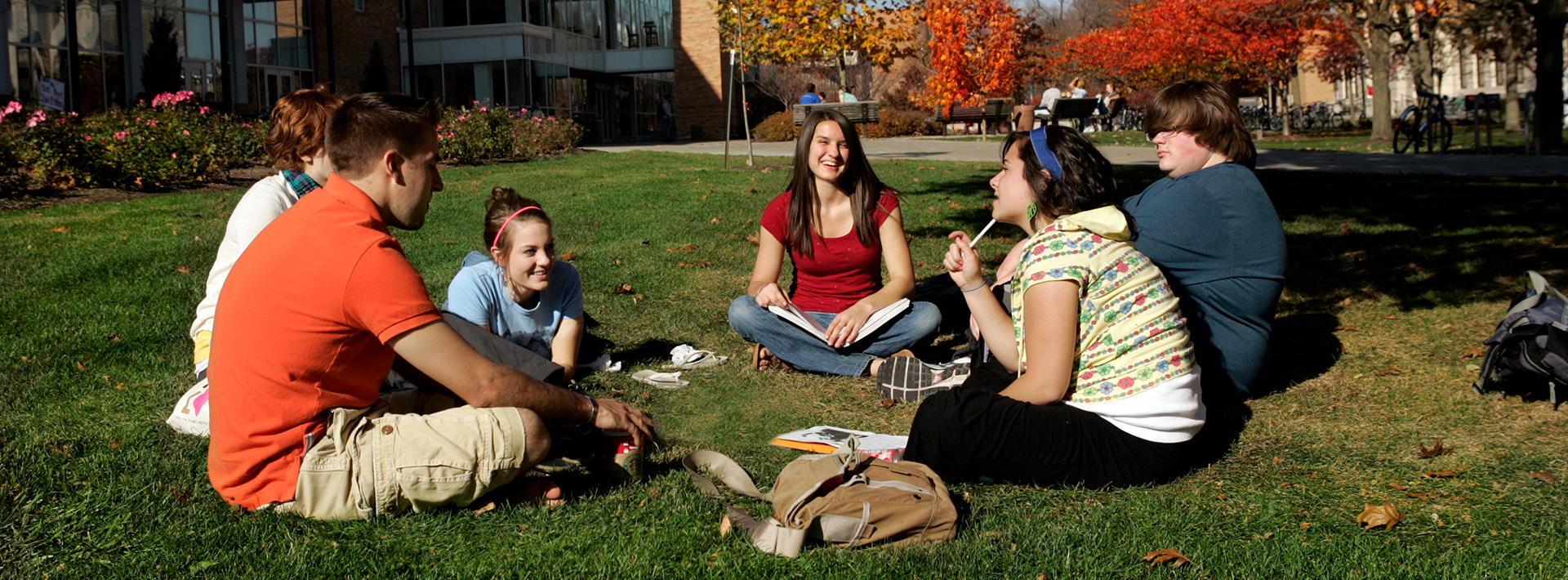 students-outside-studying-campus-08-9161-mini