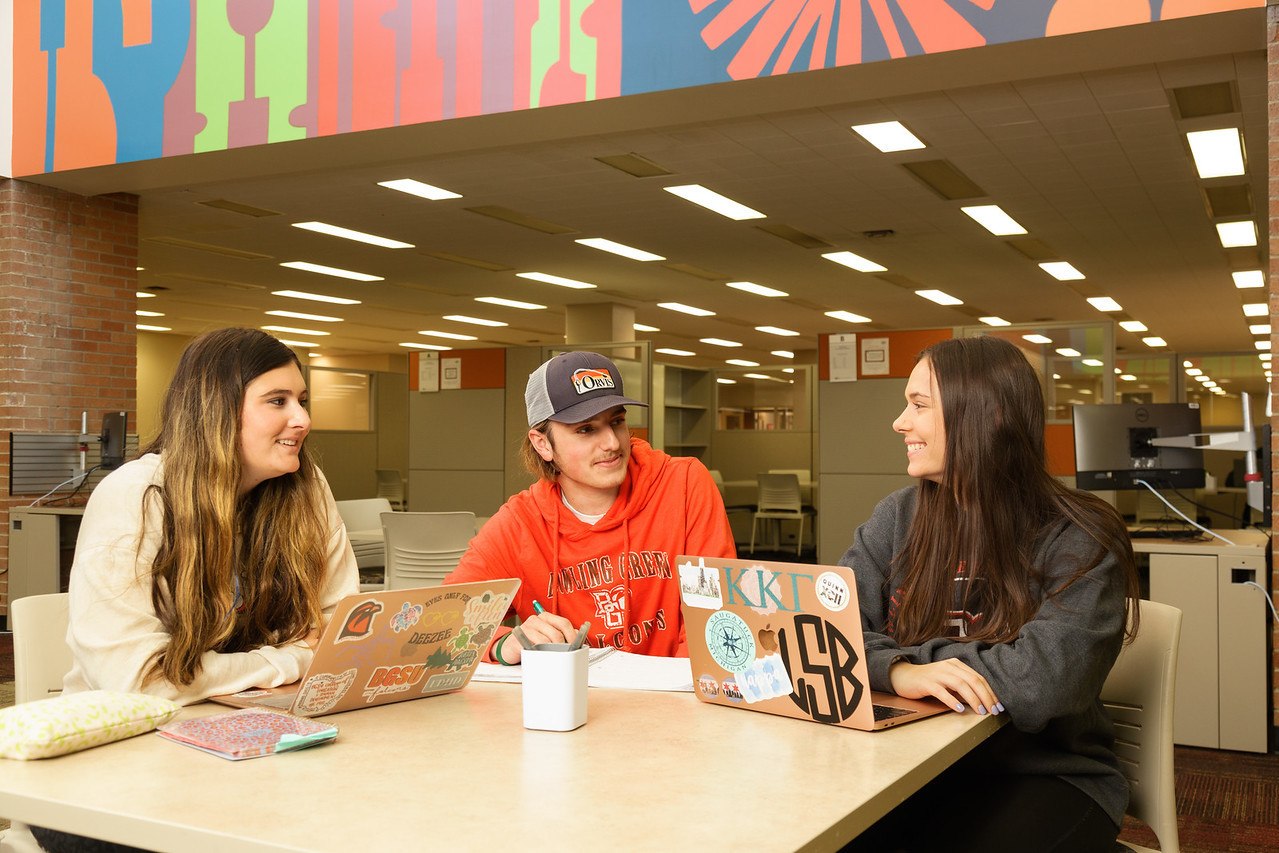 students sitting a table in the common area of the Learning Commons.