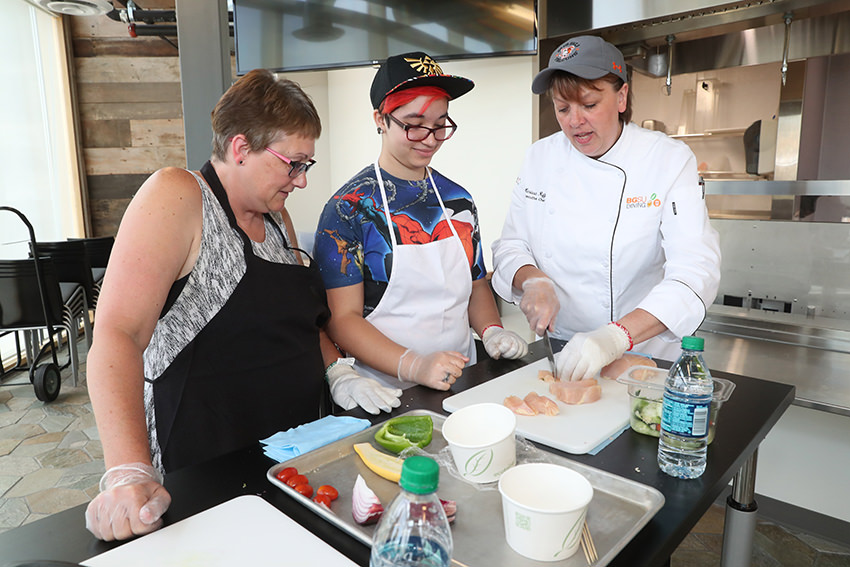 teaching-kitchen-student