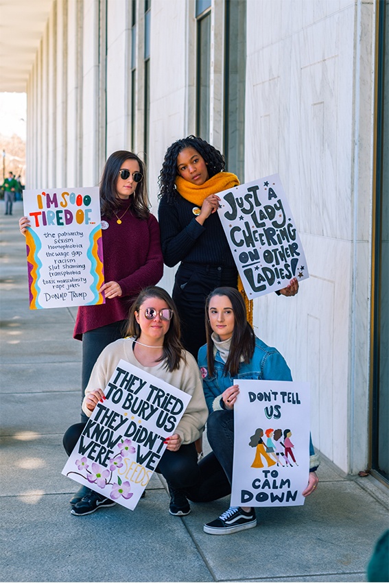 women-protesting-19-amendment