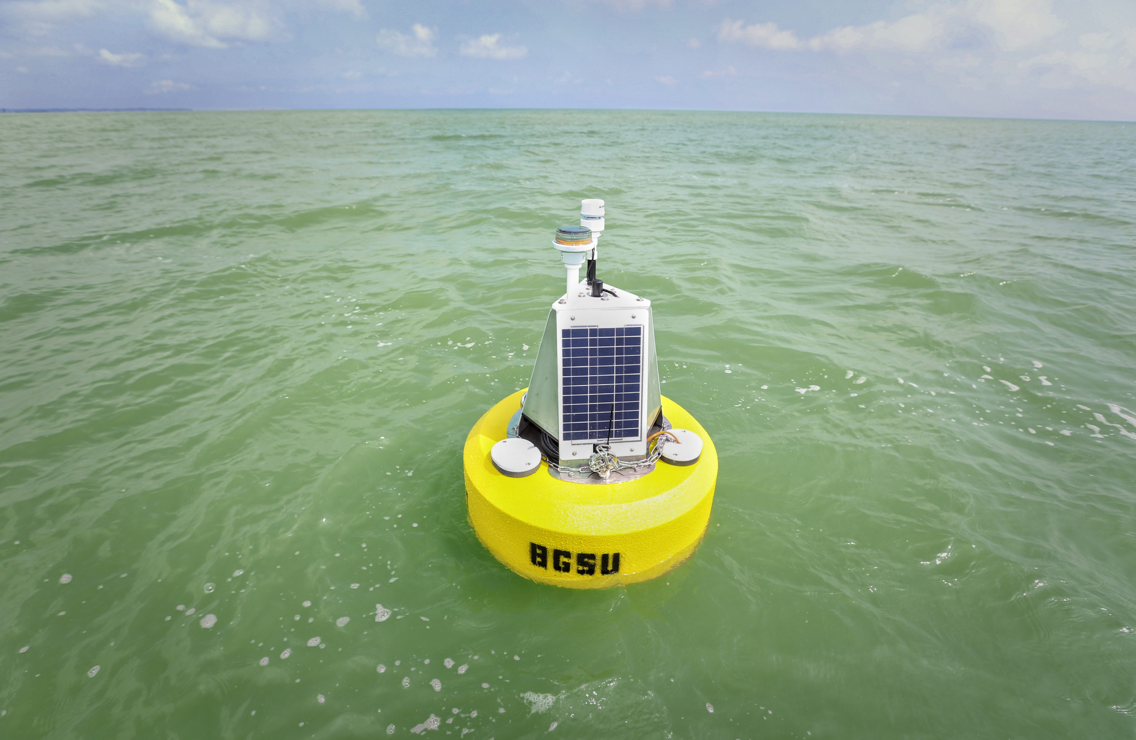 BGSU-buoy-in-lake-erie-algae