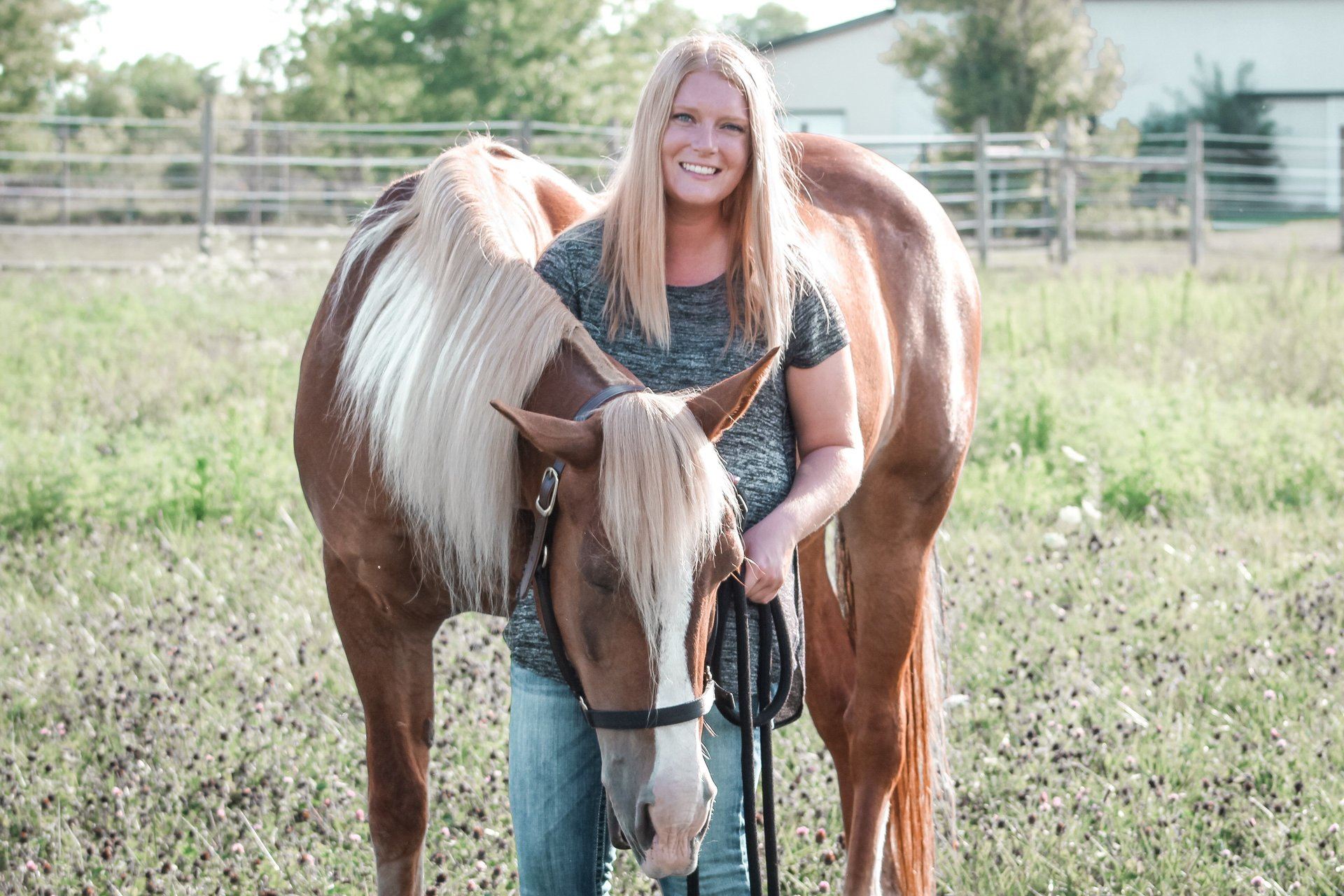 sara-yarger-standing-with-horse