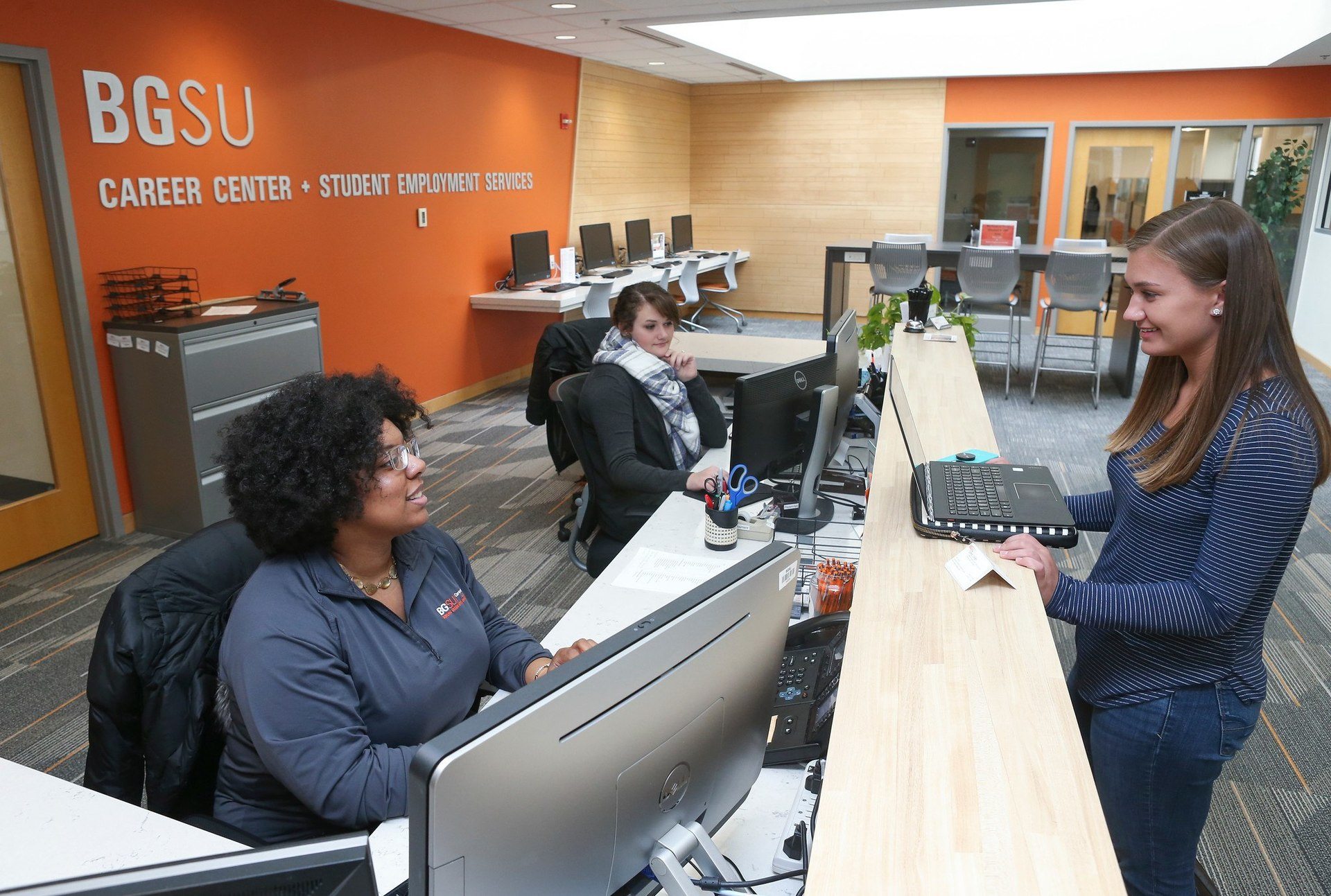 bgsu-students-in-career-center