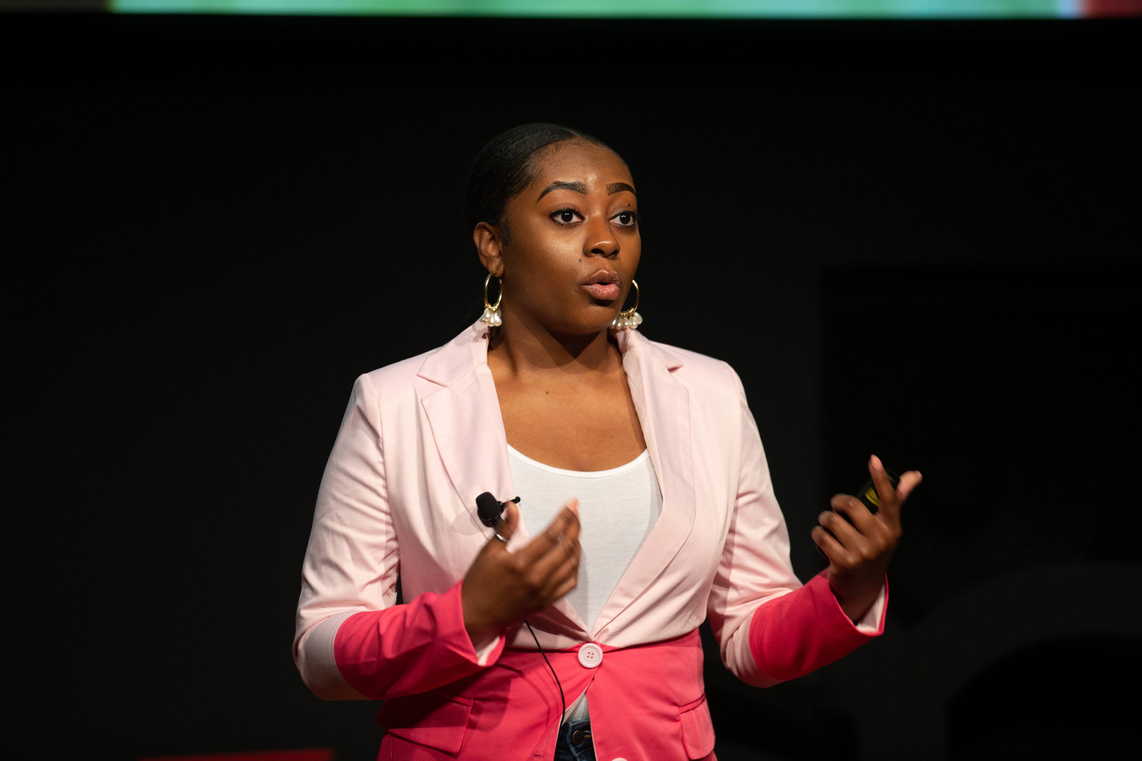 BGSU alumna Diamond Spratling gives a speech