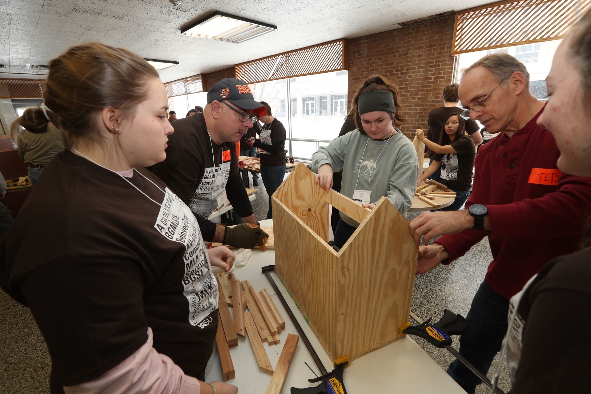 Chapman Learning Community members joined with Habitat for Humanity of Wood County site leaders and construction foremen in the MacDonald cafeteria space to assemble 13 lending libraries that were placed throughout the city of Bowling Green. 