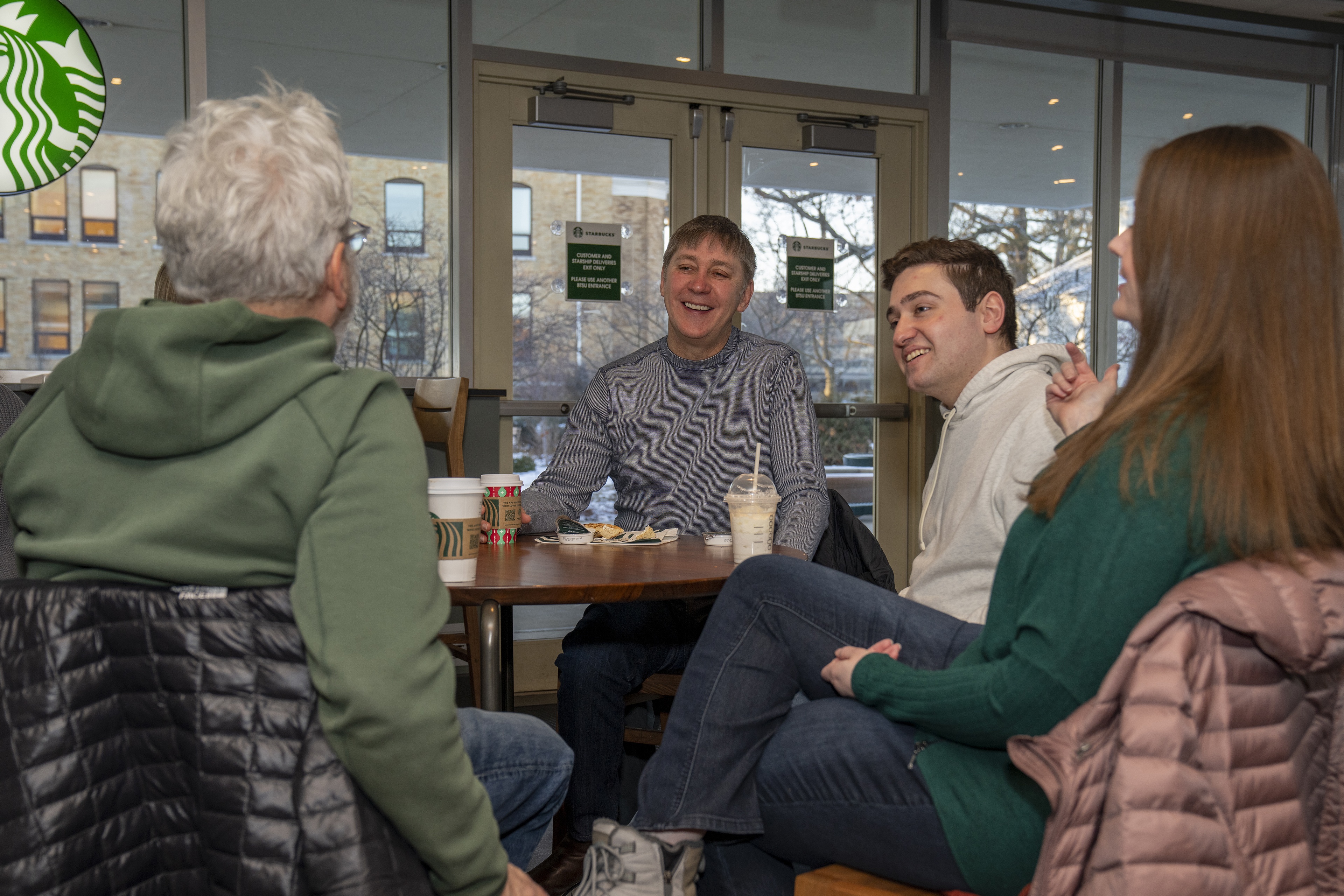 Group of BGSU students meet with CBS' Steve Hartman 