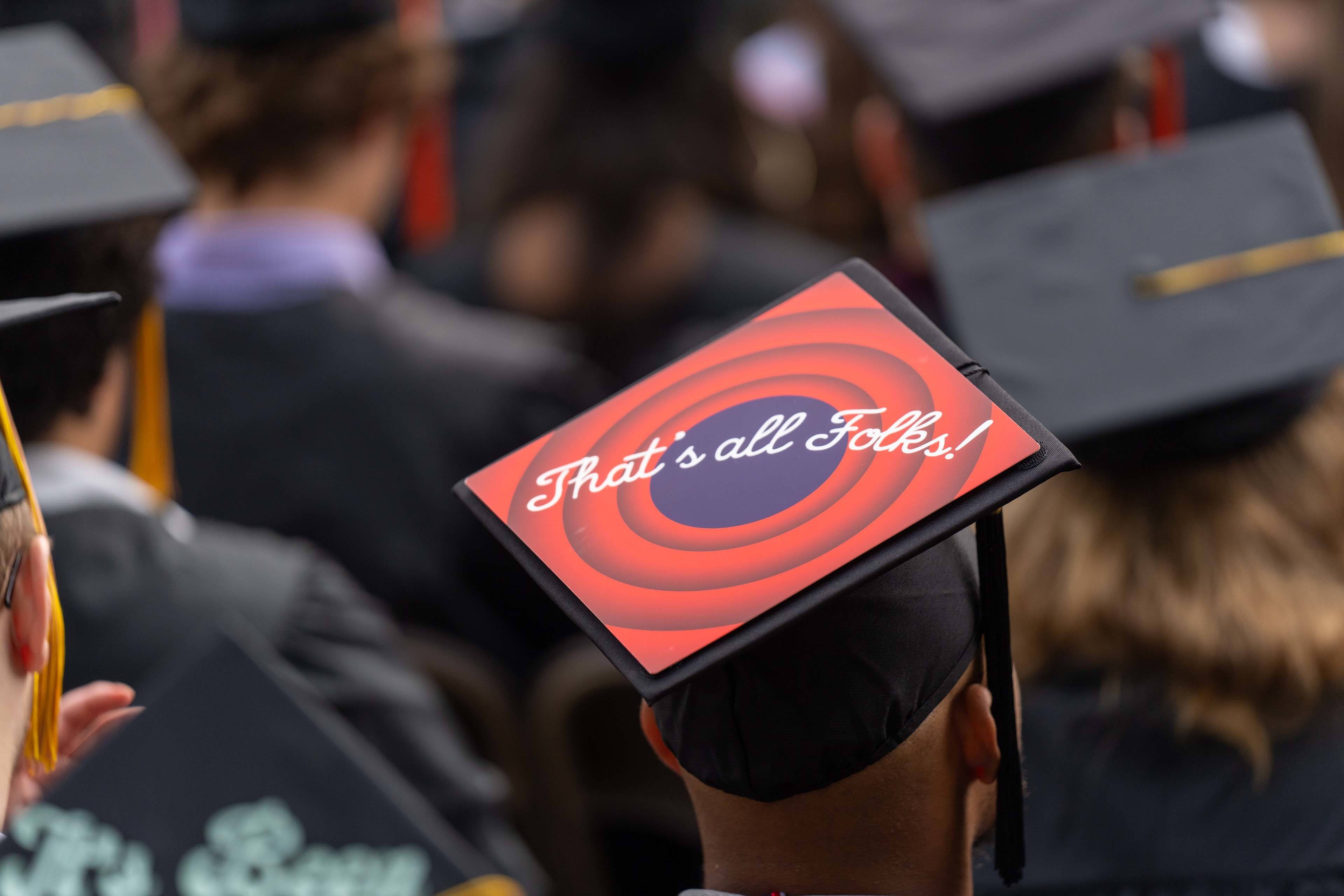 Graduation cap says “That's all folks!" 