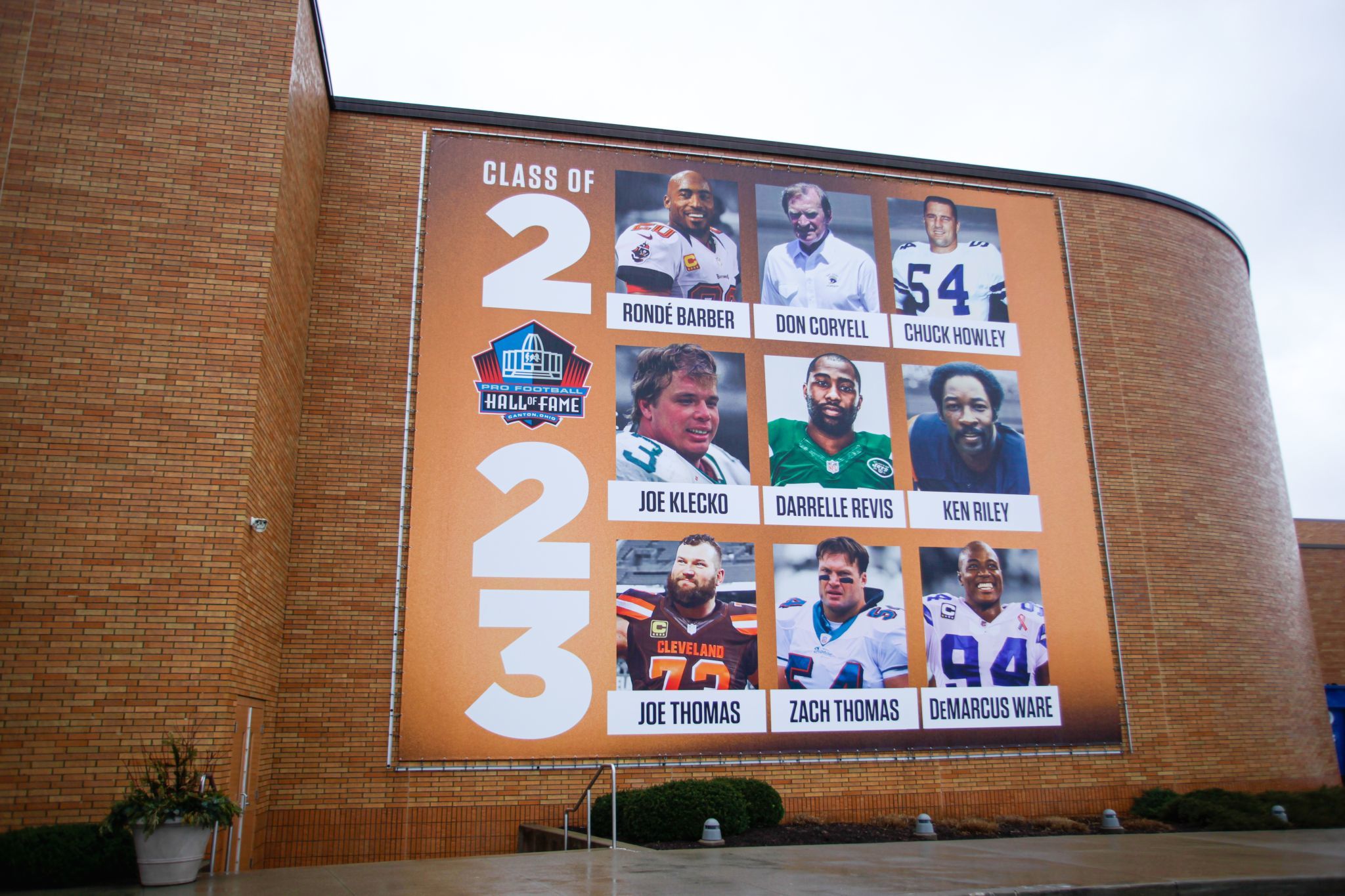 Banner identifying the Pro Football Hall of Fame Class of 2023 inductees.