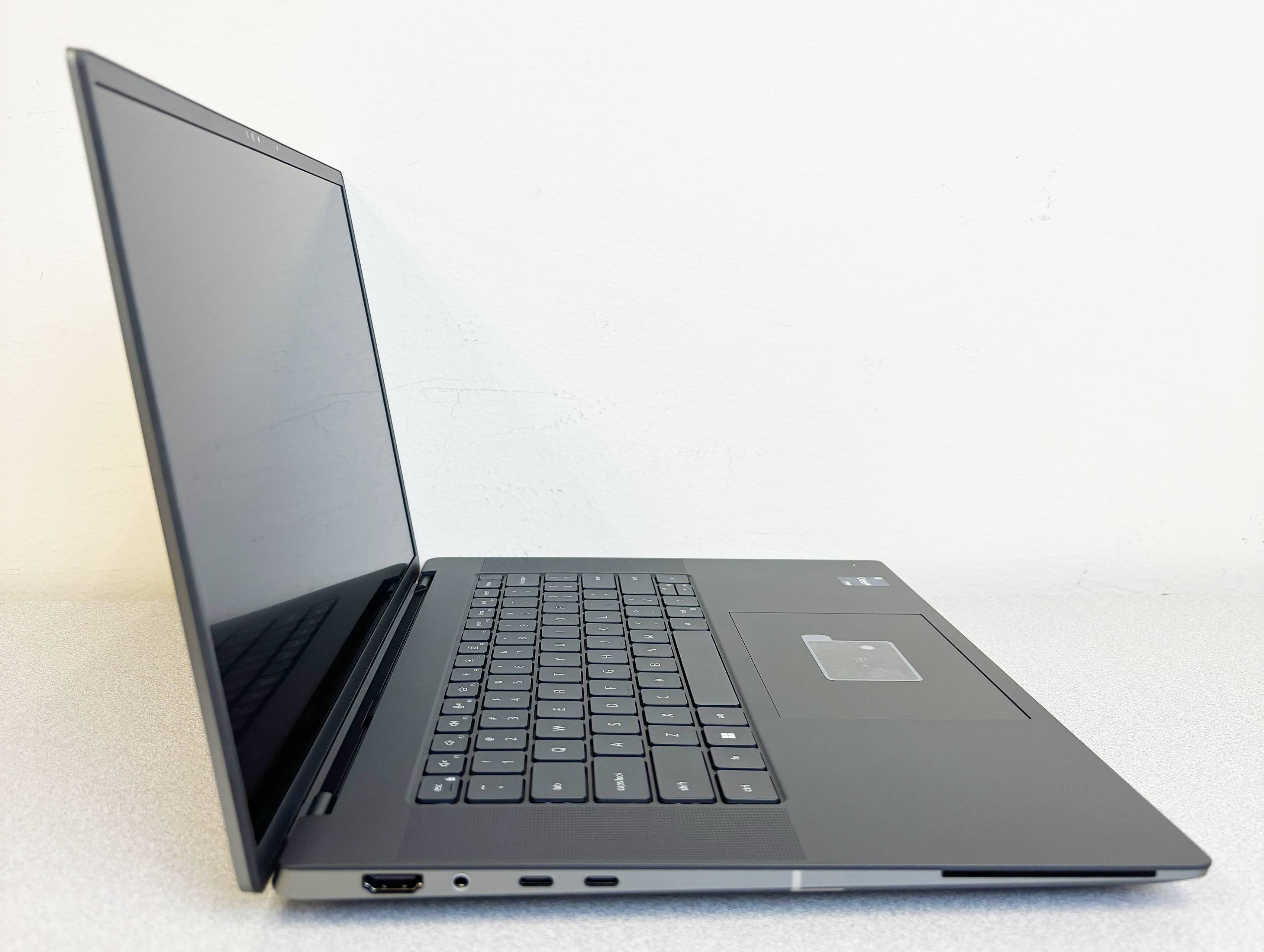 Dell-Precision-Leftsideview-open