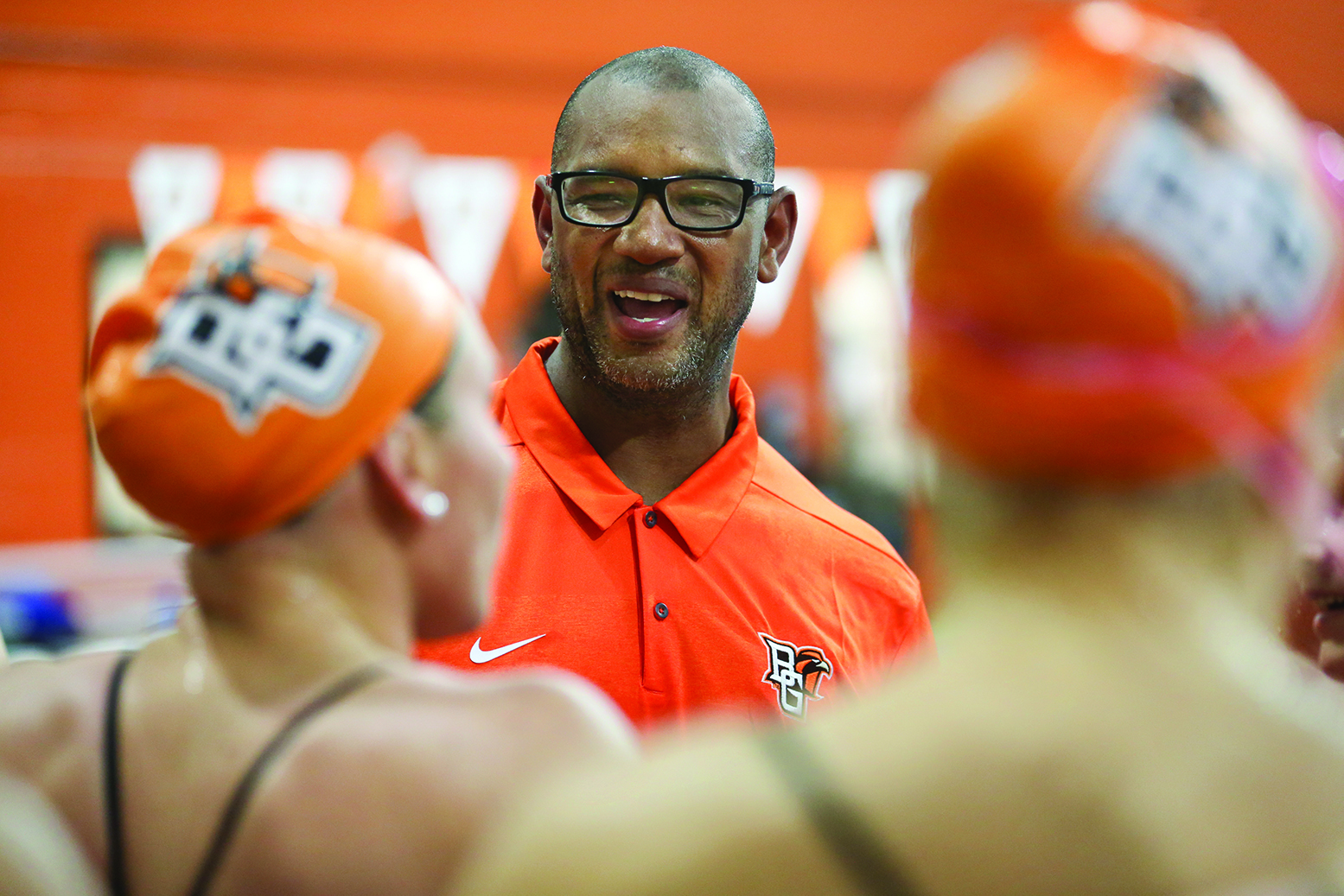 Rickey Perkins smiling at a few members of the Swimming and Diving team