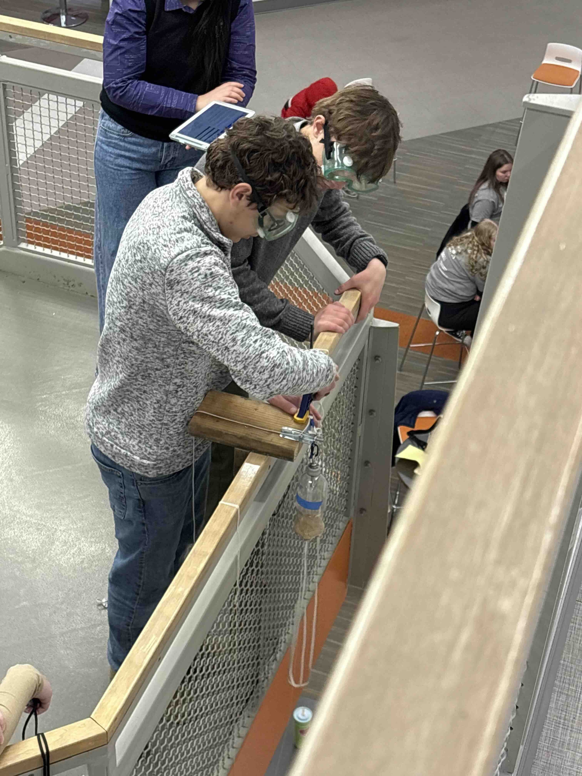 bungee-setup-gray-sweater