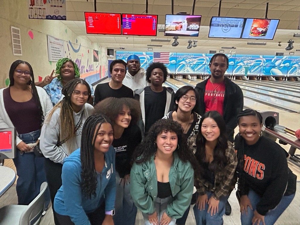 Image of Honors Students of Color group at bowling