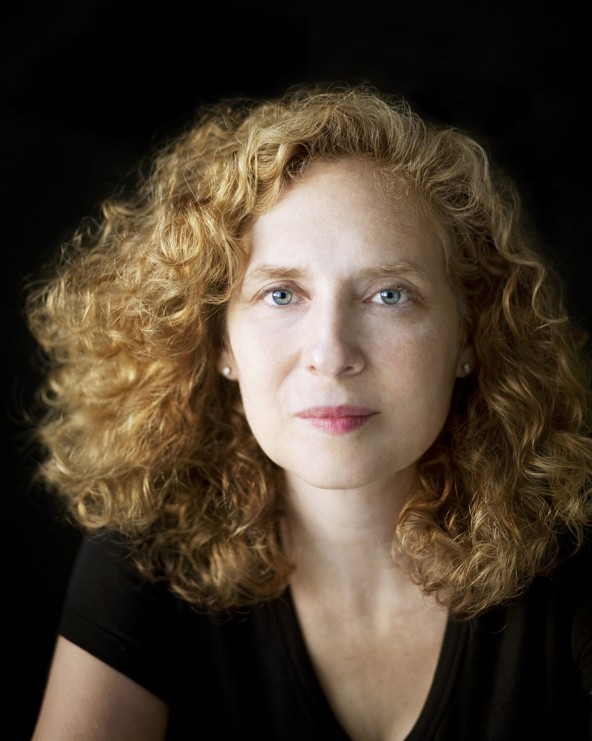 julia-wolfe-photo1-copyright-2009-peter-serling-scaled