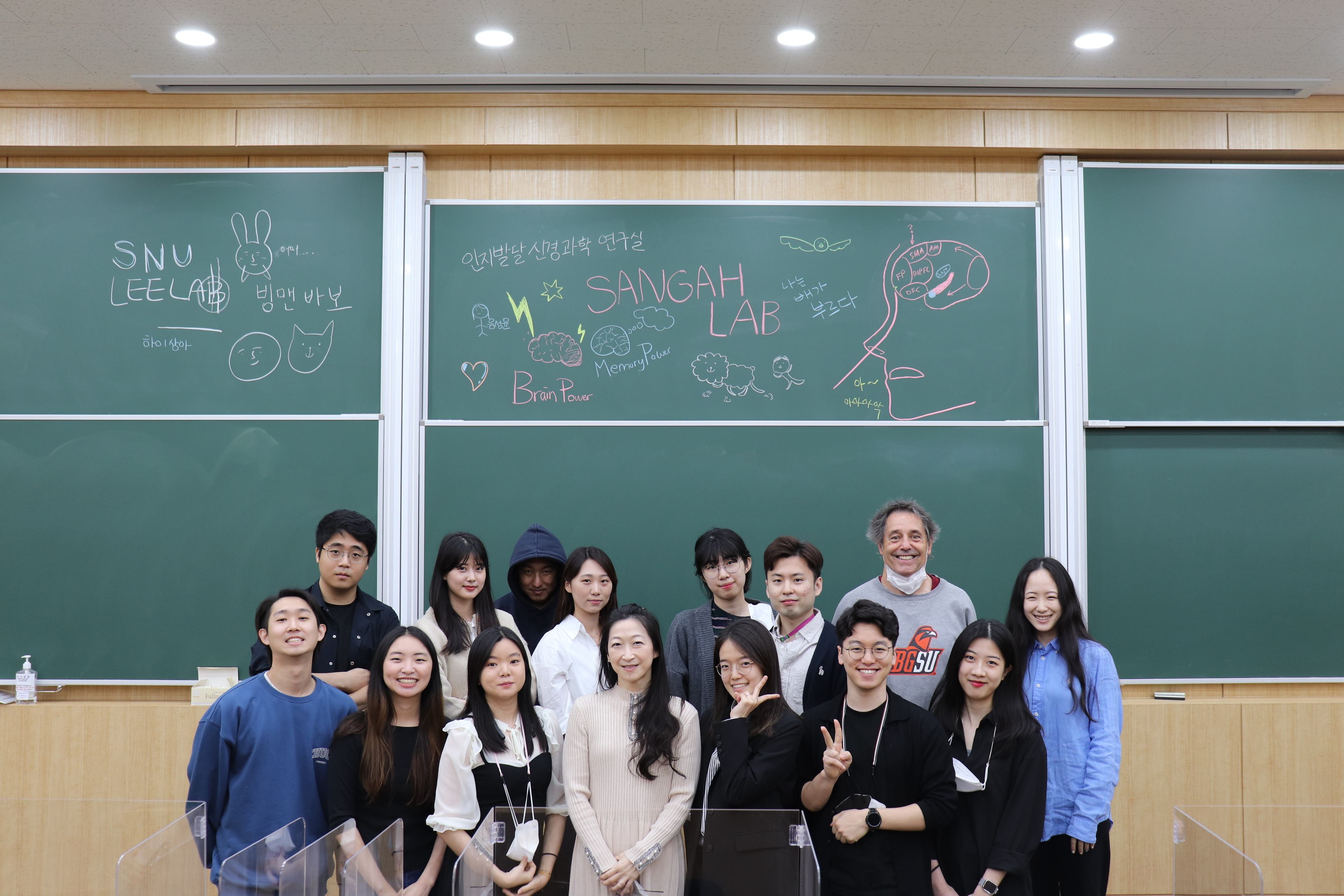 Bingman-and-students-in-Korea