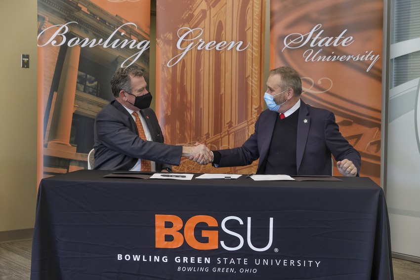 BGSU President Rodney Rogers shaking hands with Ohio Attorney General Dave Yost