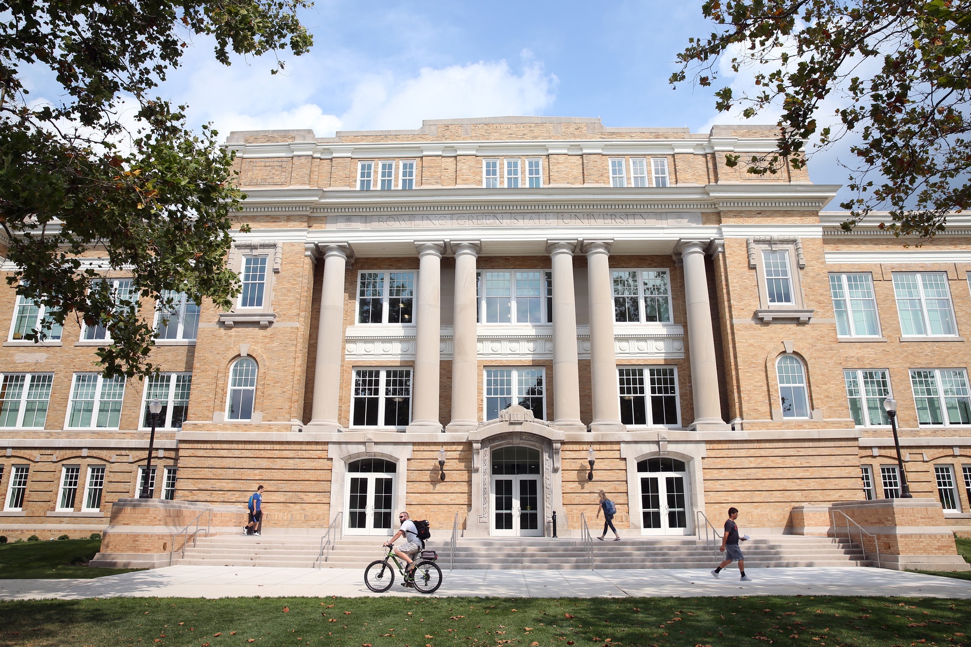 BGSU trustees recognize faculty success, approve campus improvements at ...