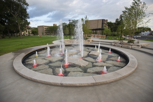 Schmeltz Family Fountain at the Alumni Gateway