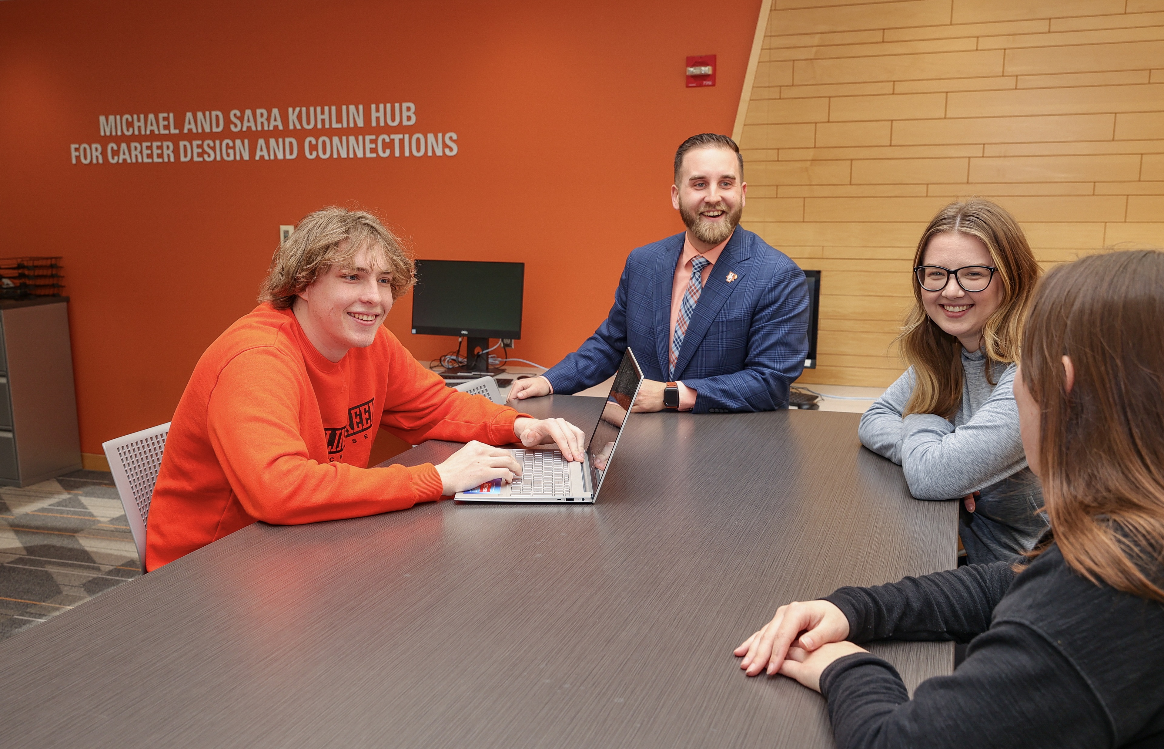 Steve Russell meets with students at the Kuhlin Hub for Career Design and Connections at BGSU.
