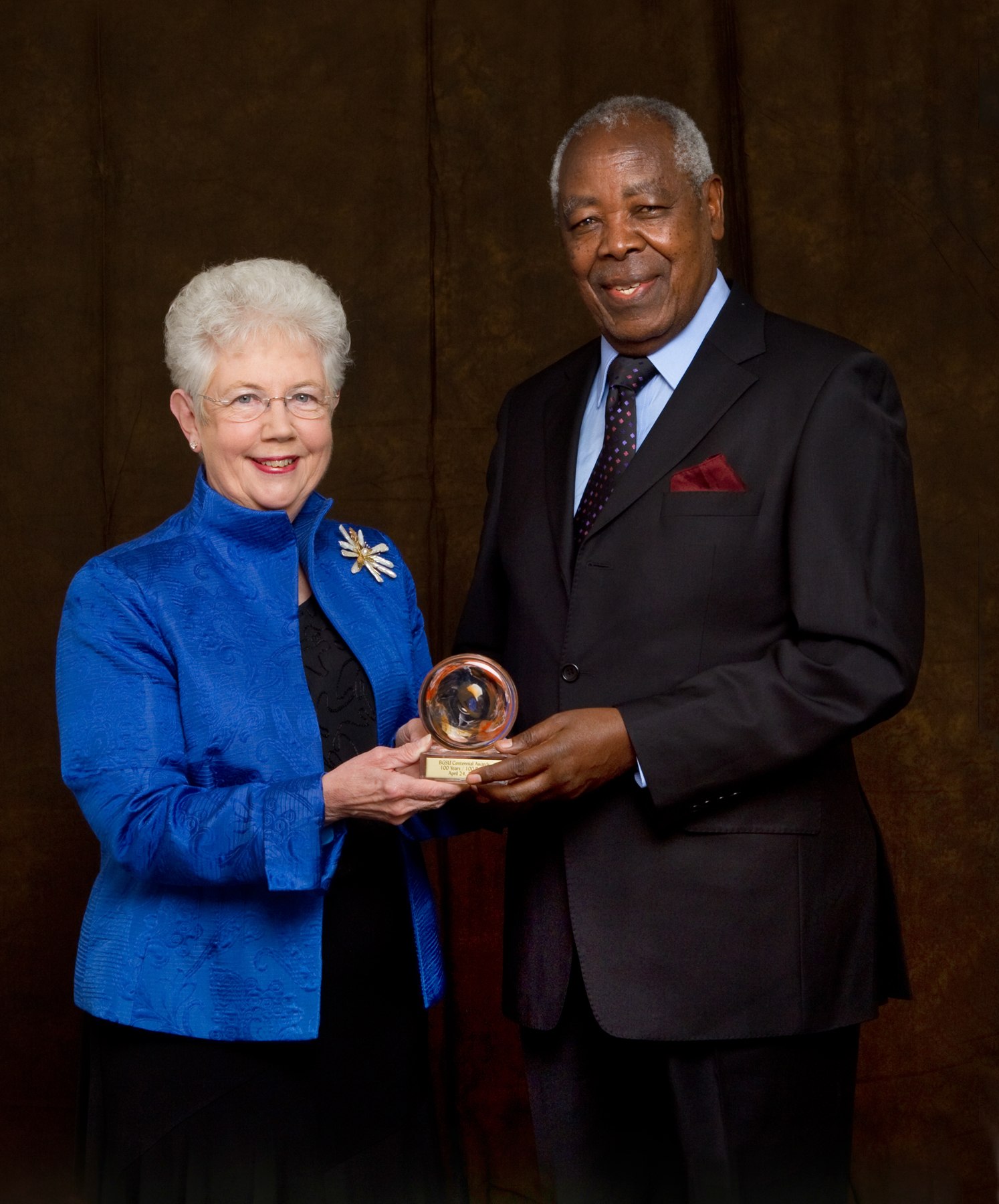 BGSU President Carol Cartwright and alumnus James B. Karugu