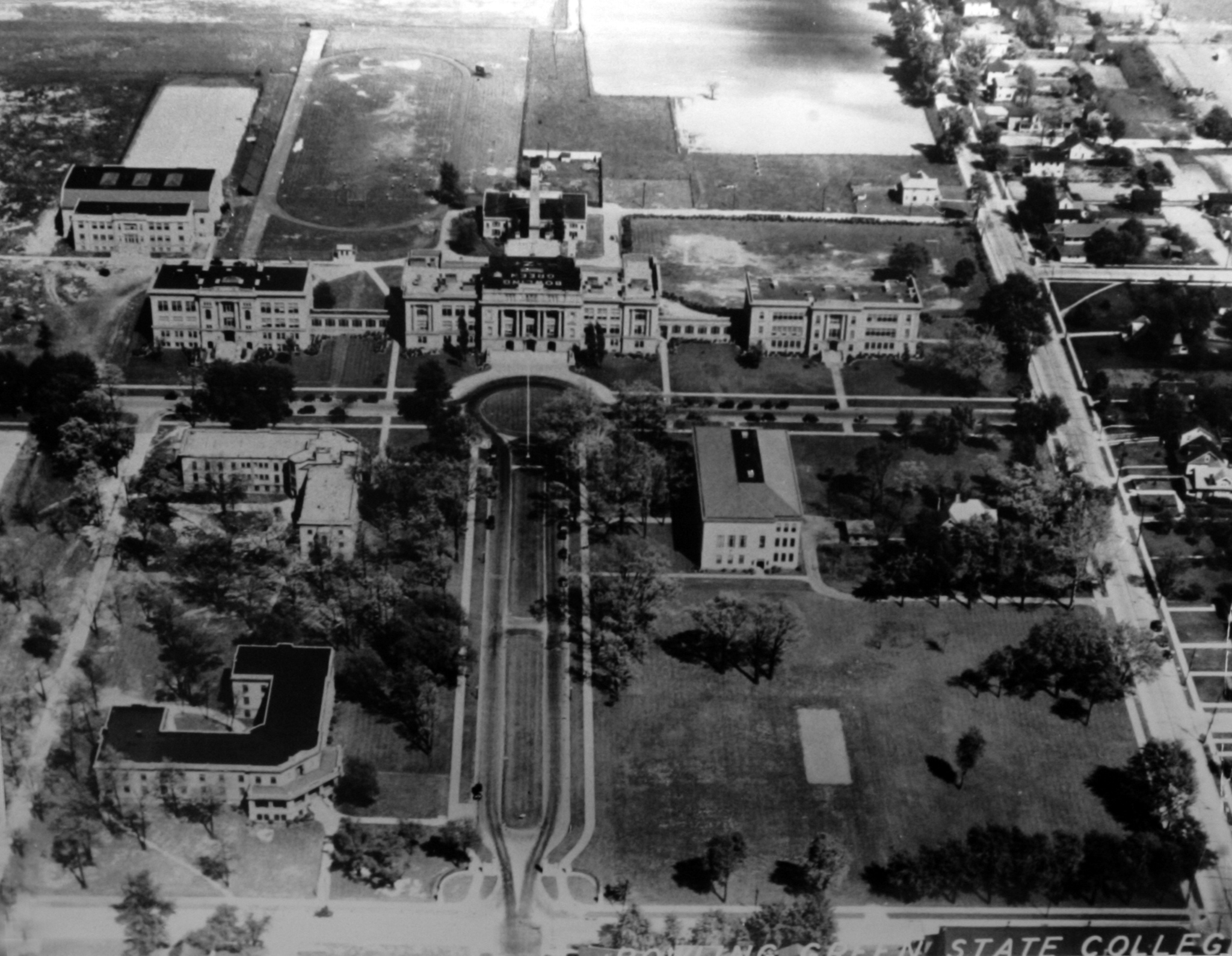 An early aerial photo shows the campus of Bowling Green State College as it was known at the time. 