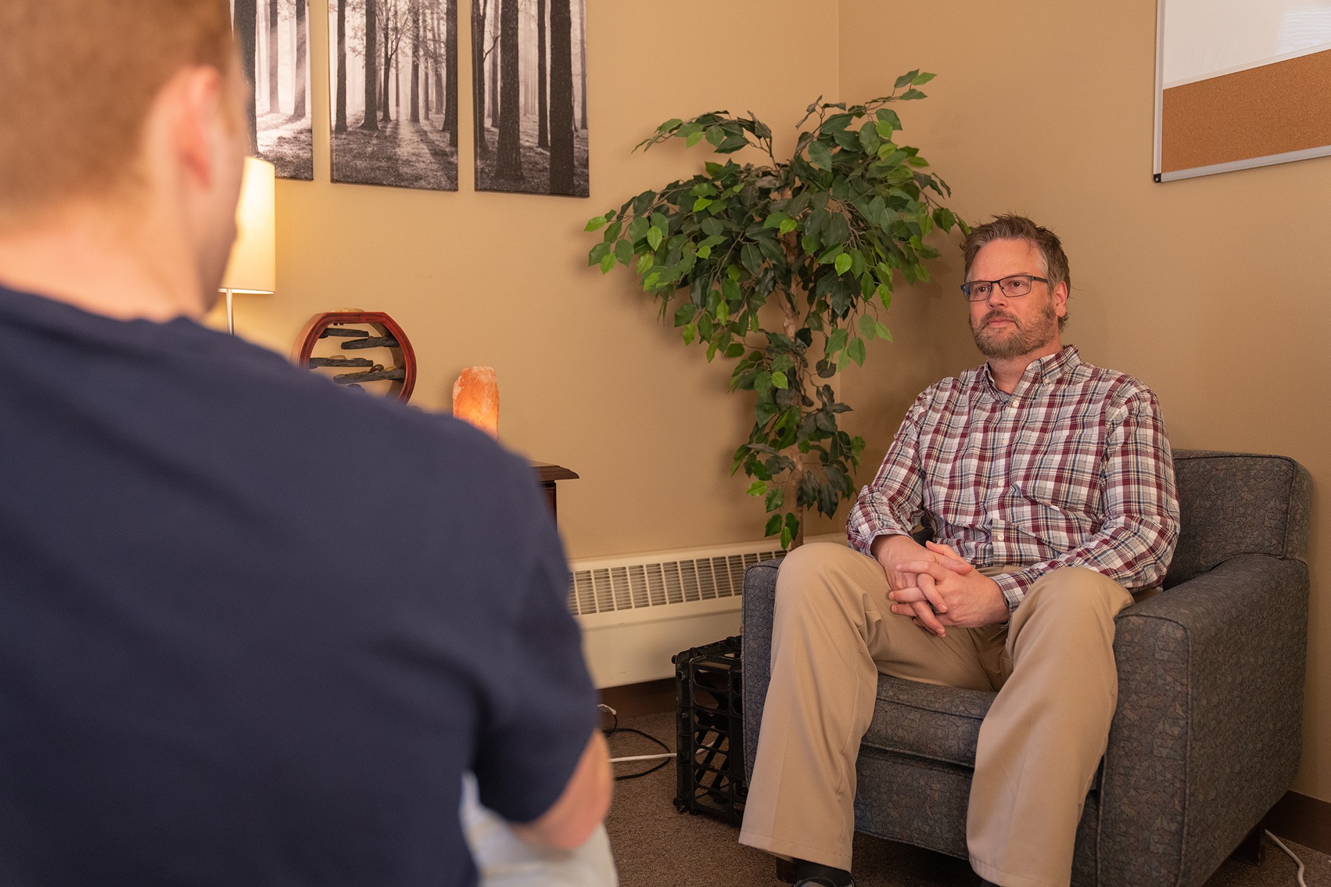 A clinical psychologist talks to a patient.