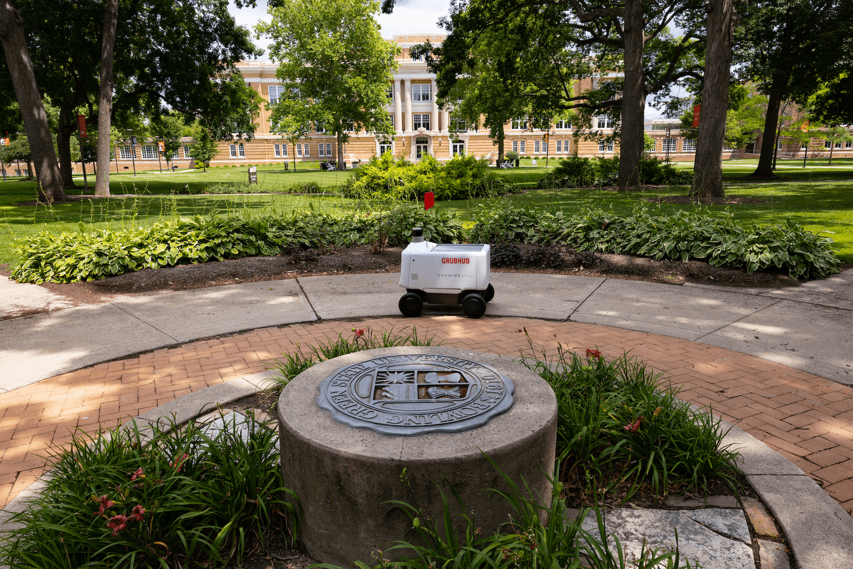 A robot moves through the BGSU campus.