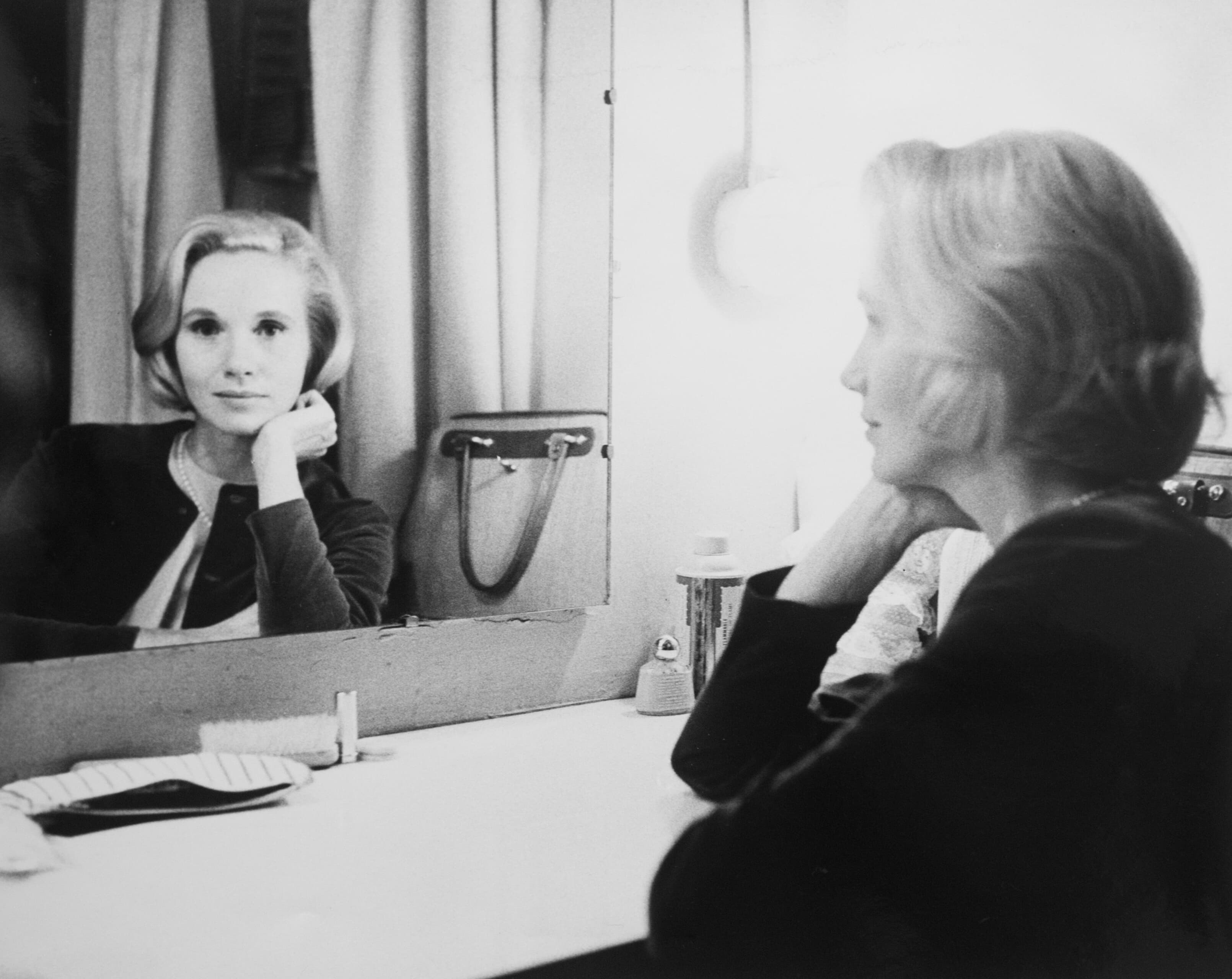 Eva Marie Saint looking in a mirror