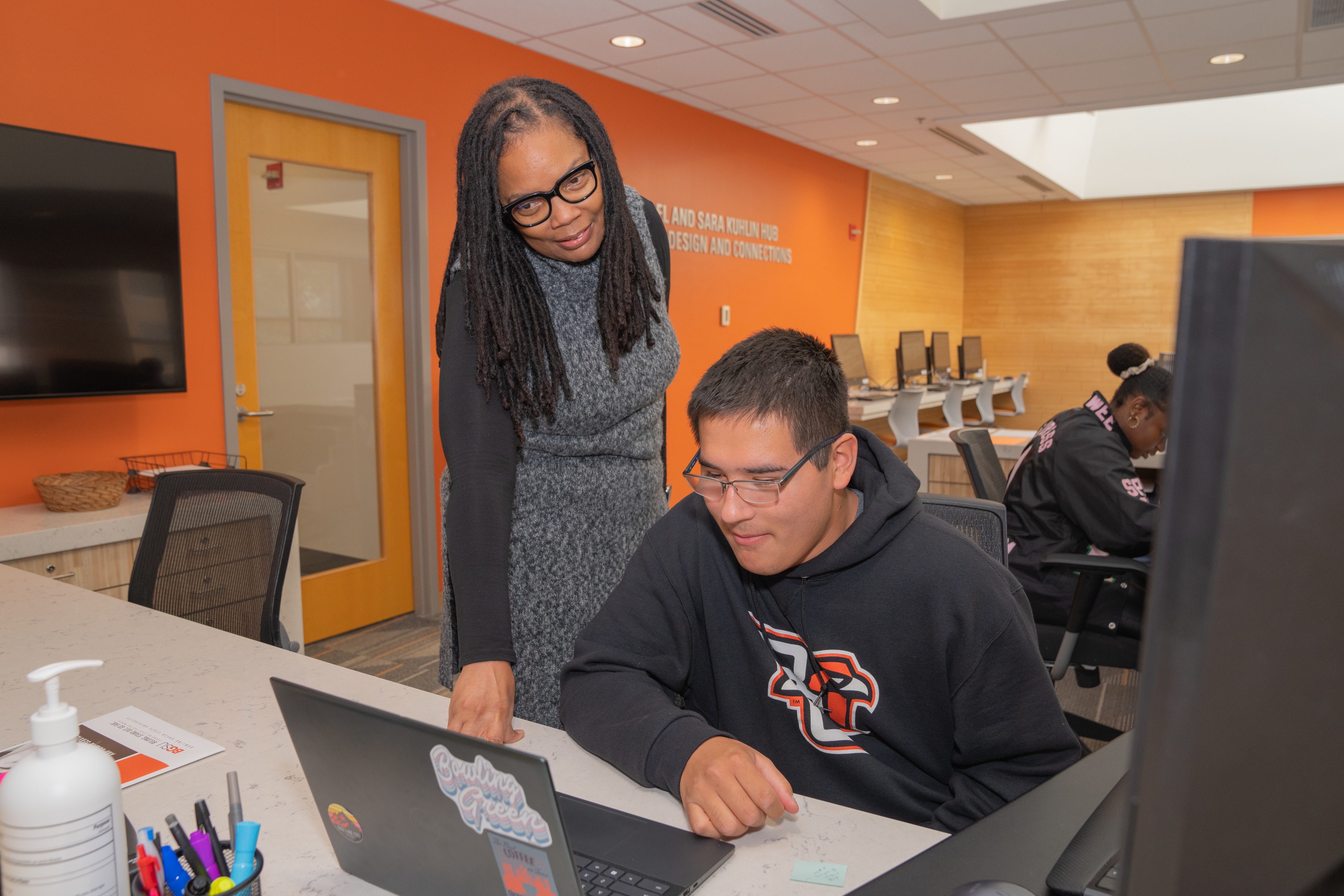 Student Employment Services Director Dawn Frieson assists a BGSU student employee