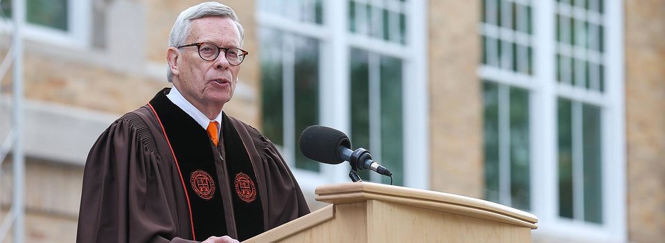 Bowling Green Mayor Edwards addresses Class of 2019 at commencement
