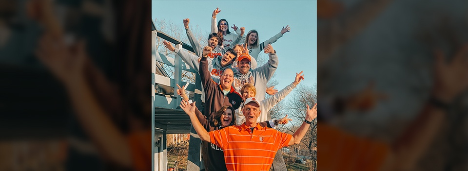 Thomson family has a lot of love and spirit for BGSU